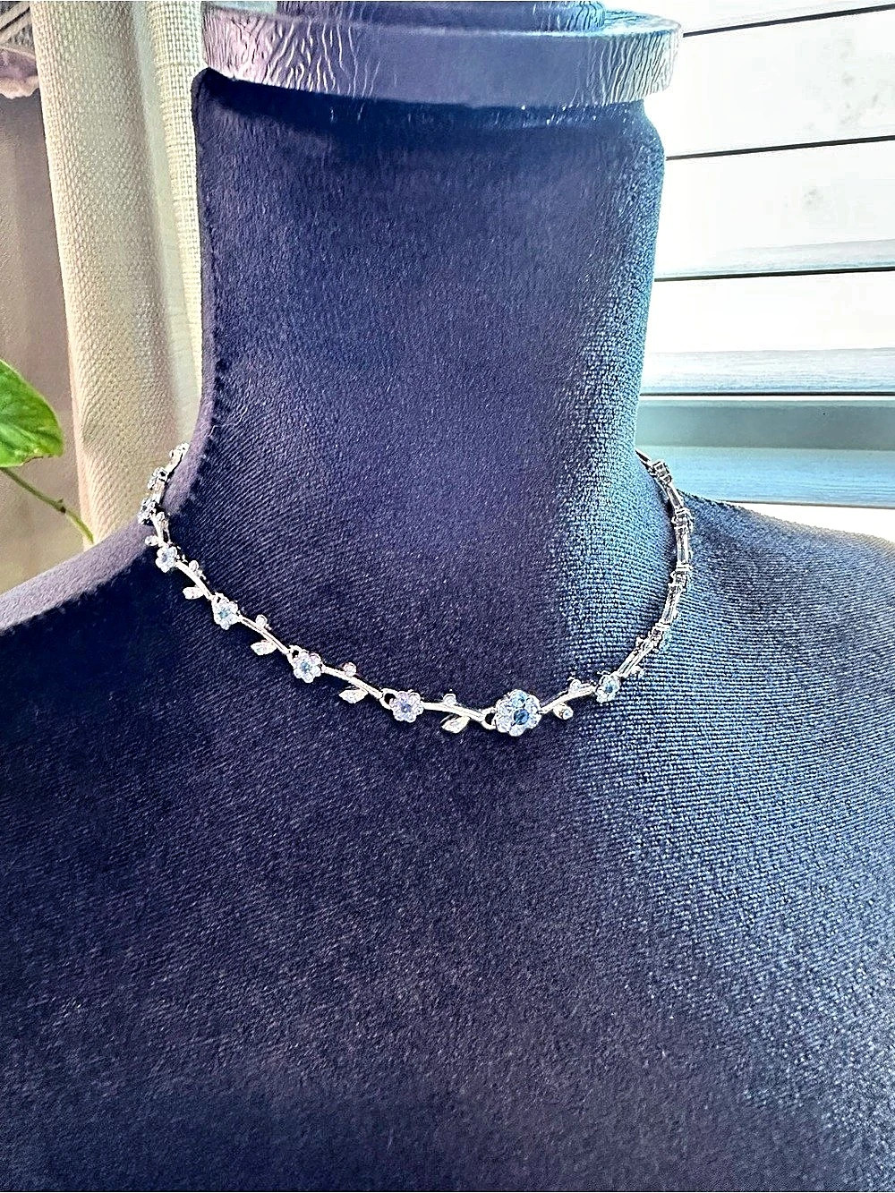 Vintage Y2K Blue Rhinestone Floral Vine Necklace Silver Tone Fairycore